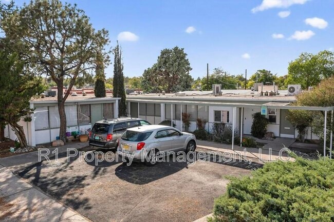 Photo - 301 Graceland Dr SE