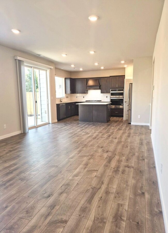 Photo - Beautiful 5BD/3BA home located in Rainer Ridge