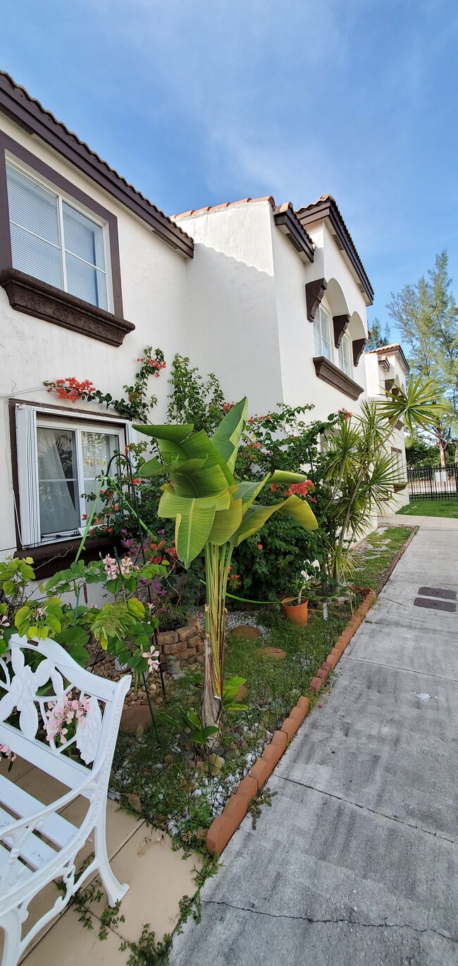 Photo - 1180 NW 125th Path Unidad 1180