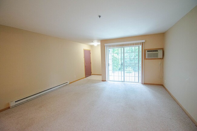 Photo - 1872 Deerhaven Ln NE Unit 5