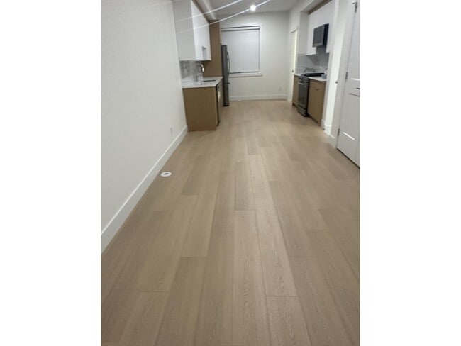 Photo - 6983-6204 204 St