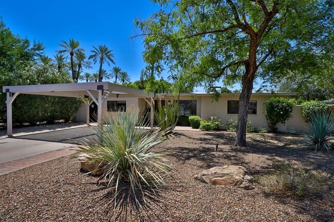 Photo - 3 Bedroom + den with pool