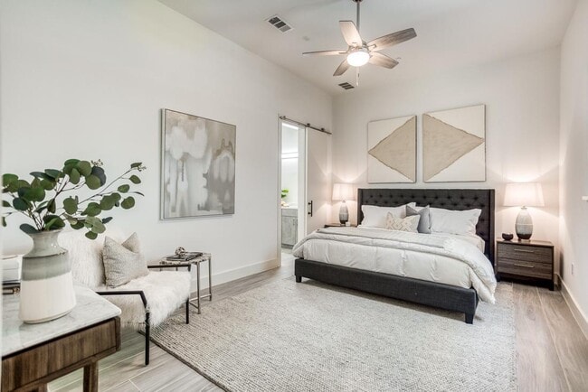 Photo - 1100 Peters St