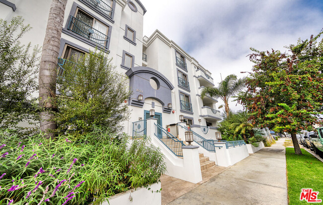 Photo - 1621 Barry Ave Condominio Unidad 203