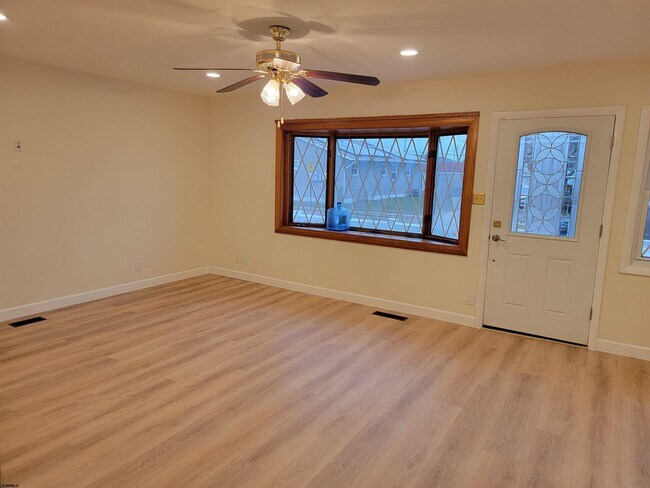 Photo - 1834 Beach Ave