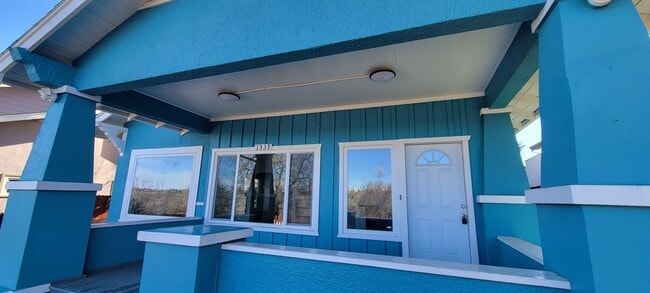 Photo - Enjoy The River Breeze On The Front Porch