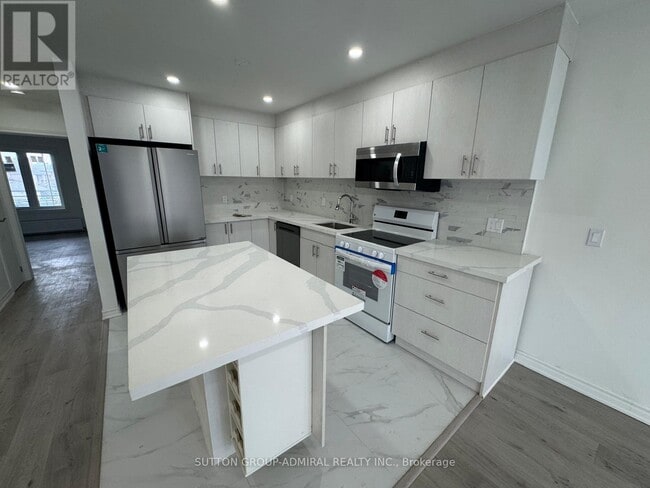 Photo - 2986 Dufferin St