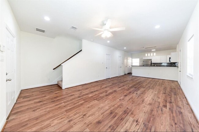 Building Photo - 5007 Mallow St Unit B Rental