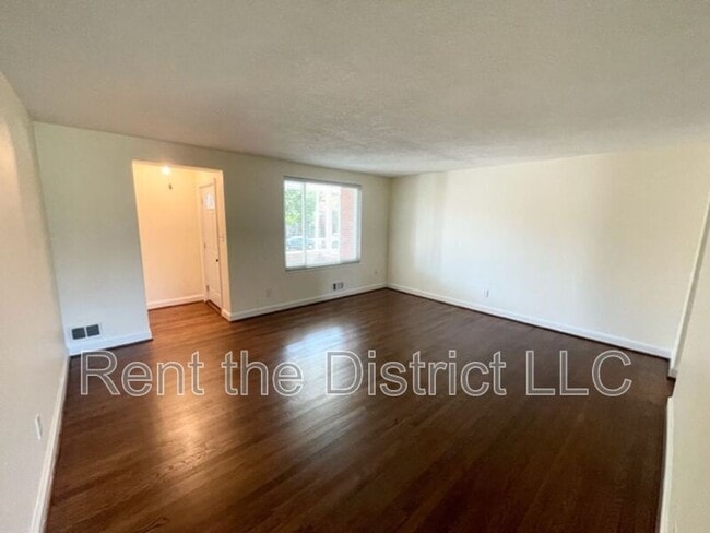 Photo - 4710 8th St NE