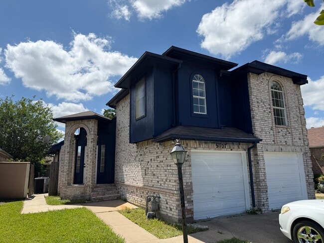 Building Photo - 5107 Whitehaven Dr