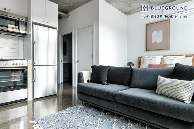 Photo - 108 W Chicago Ave Unit FL7-ID366