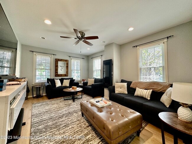 Photo - 596 Vernon St