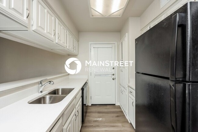 Photo - 3 Bedroom Pet-Friendly Home in Mesquite, TX with Main Street Renewal