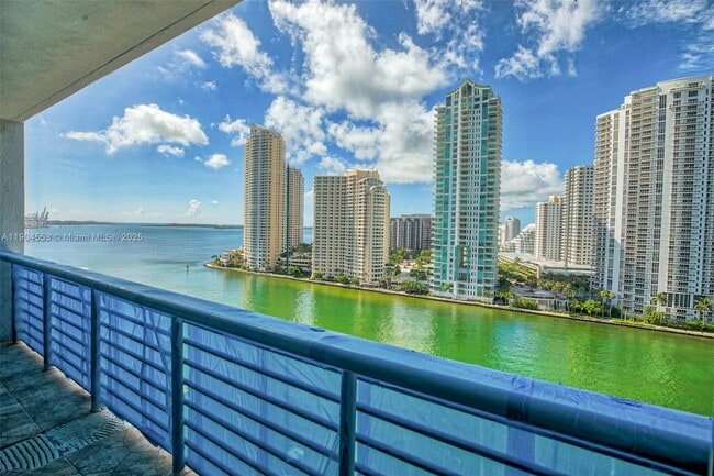 Building Photo - 325 S Biscayne Blvd Unit 1717