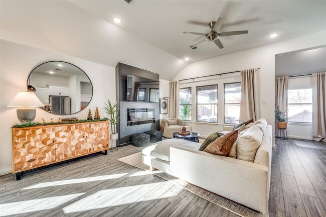 Photo - 1525 Wayback Dr