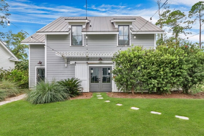 Photo - Spacious & Furnished Garage Apartment in Palmetto Bluff! Unidad Garage Apartment