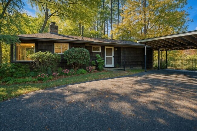 Photo - 796 Wesley Dr NW House