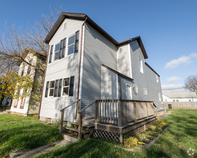 Building Photo - 1705 E 5th St Rental