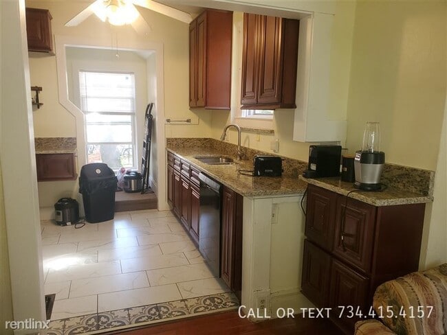 Photo - 1115 White St