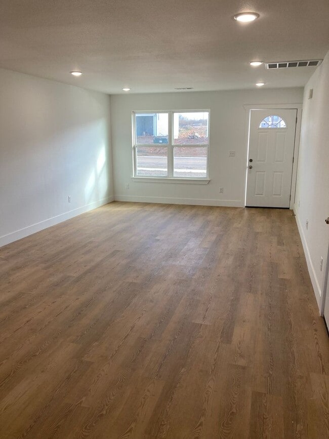 Photo - 3 Bedroom, 2.5 Bath New Duplex!