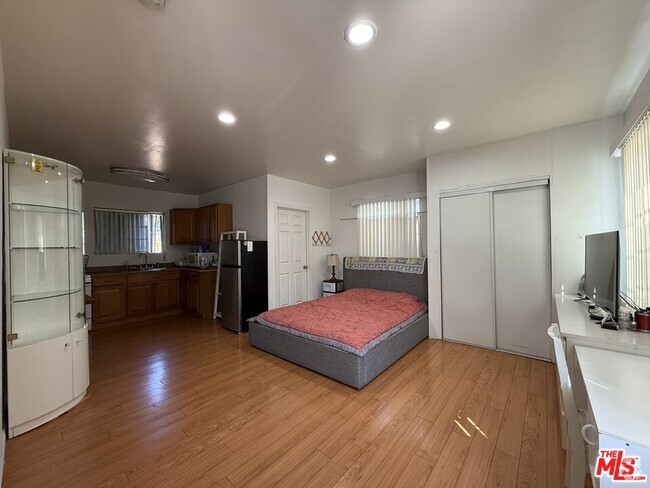 Building Photo - 805 E 21st St Unit A Rental