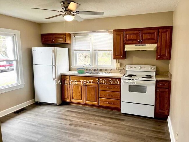 Building Photo - 133 Catherine St