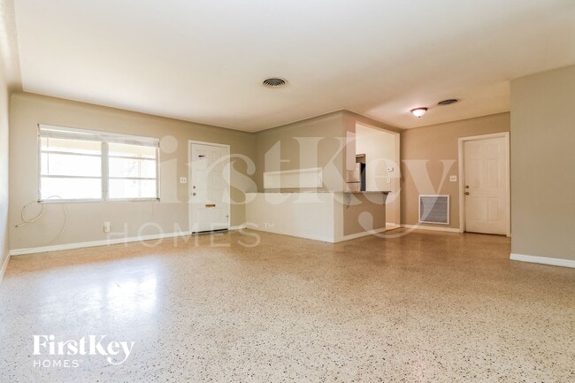 Photo - 5900 Grove St S