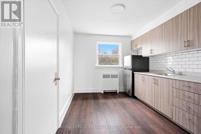 Photo - 310 Speedvale Ave E Unit 6