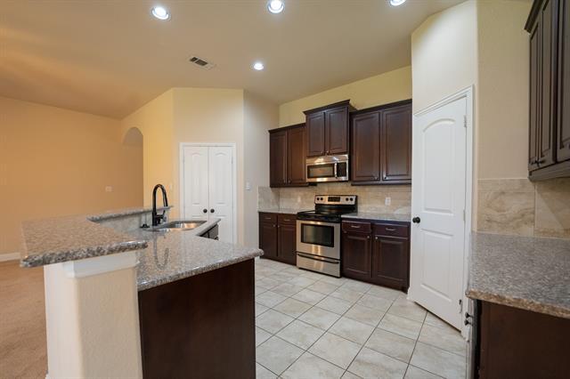 Photo - 312 Hawthorn Dr