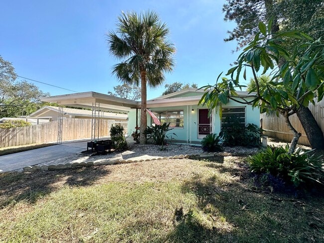 Photo - Bright & cozy 2bedroom 1bath home with out...