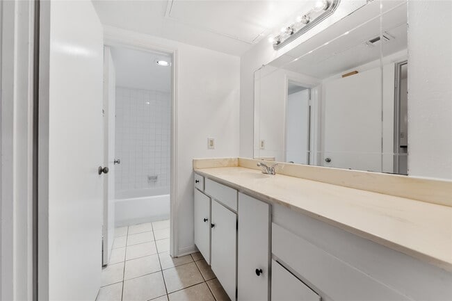 Photo - 2100 Tanglewilde St Unit 330