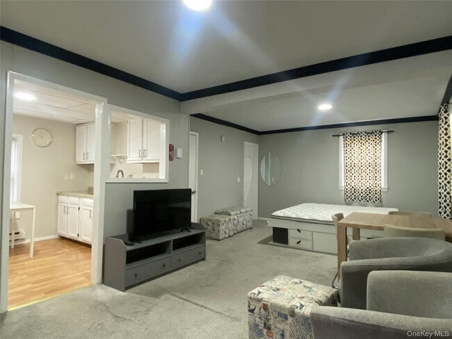 Building Photo - 702 Fox Run Ln Unit 1