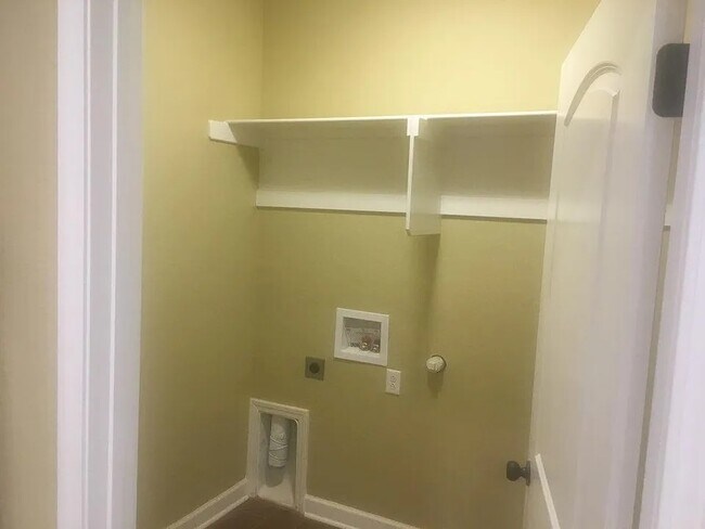 Photo - 200 S Elm St Unit Apt B