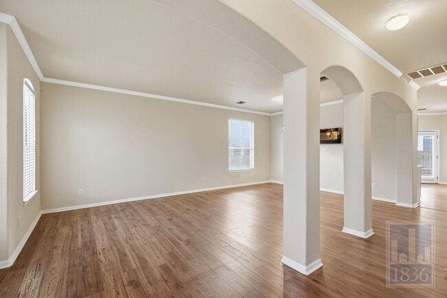 Photo - 1110 Water Birch