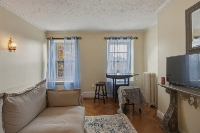 241 Newtown St Unit 8