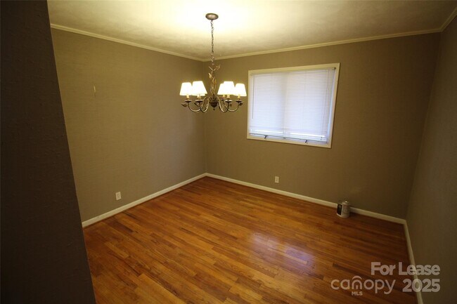 Photo - 110 Hillside Ct