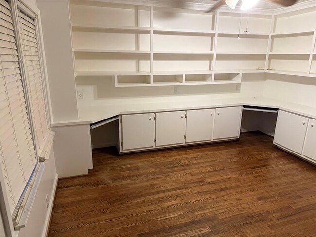 Photo - 2022 Woodbine Terrace NE