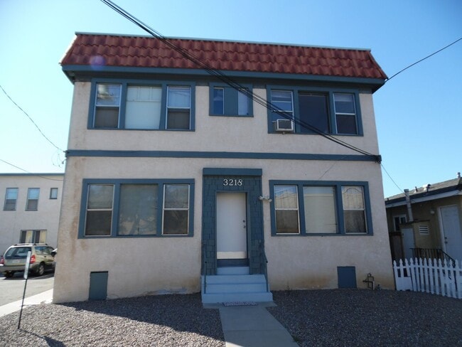 Building Photo - Point Loma 1BR 1BA A/C-Open Floor Plan-Beautiful Wood Flooring-Parking Unit 3218 C