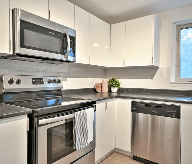 Building Photo - Elroy Apartments