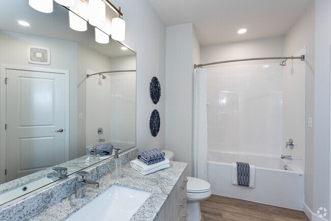 2BR, 2BA - 1089 SF