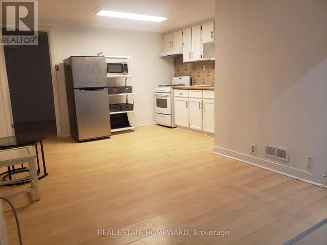 Photo - 697 Dupont St