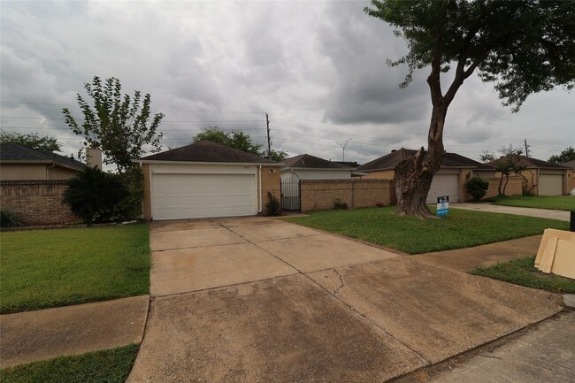 Building Photo - 14939 Heritage Wood Dr Rental