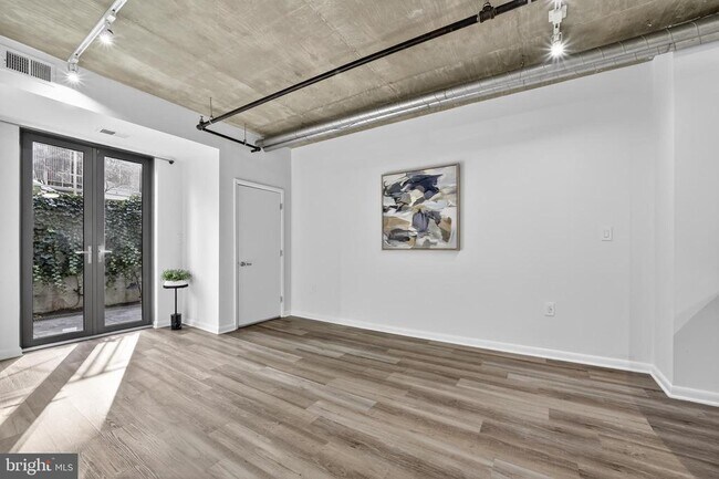 Photo - 1300 N St NW Unidad 18