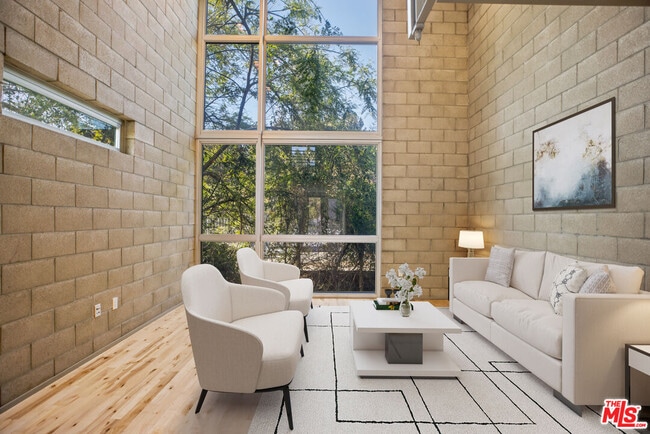 Building Photo - 3450 Cahuenga Blvd Unit 801