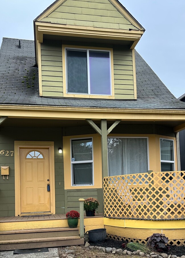 Photo - 627 N Prospect St