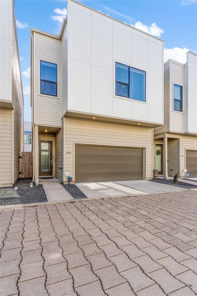 Photo - 4705 Thornton Grove