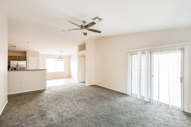 Photo - 422 W Tara Danette Dr