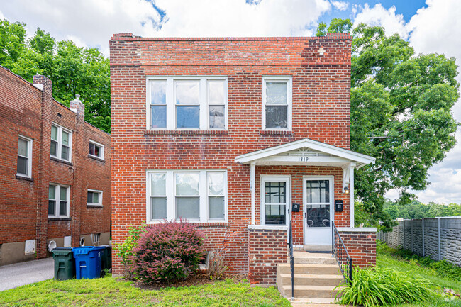 Building Photo - 1319 Woodland Dr Unit #2 Rental