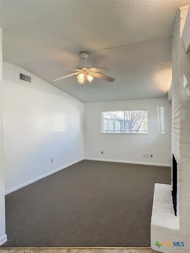 Photo - 1901 Joy Ln