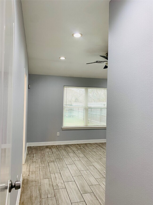 Photo - 4734 Branch St